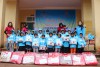 Trao quà cho học sinh điểm trường A Đeng - Trường Tiểu học, THCS xã A Ngo, huyện Đakrông