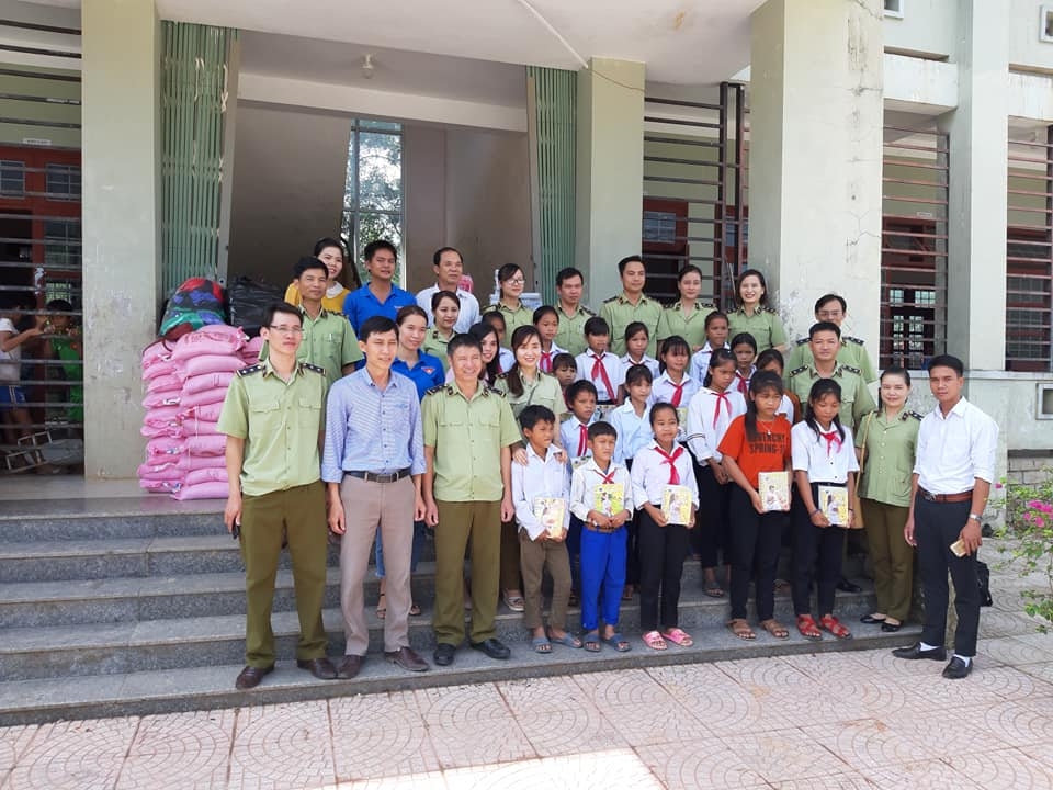 Chi đoàn Cục Quản lý thị trường tổ chức chương trình “Tiếp sức đến trường” tại  02 điểm trường của huyện Đakrông