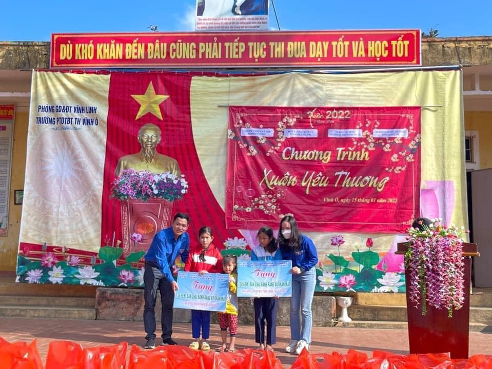 Chương trình “ Xuân yêu thương” năm 2022 tại xã Vĩnh Ô, huyện Vĩnh Linh