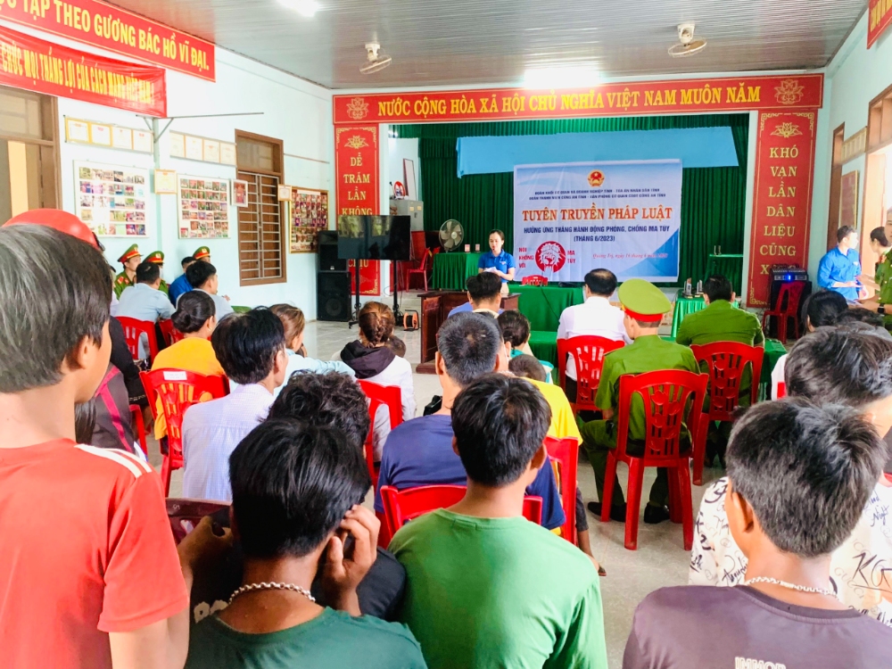 Tuyên truyền pháp luật về phòng, chống ma túy năm 2023 cho bà con nhân nhân thôn Tân Kim, Thị trấn Lao Bảo, huyện Hướng Hoá
