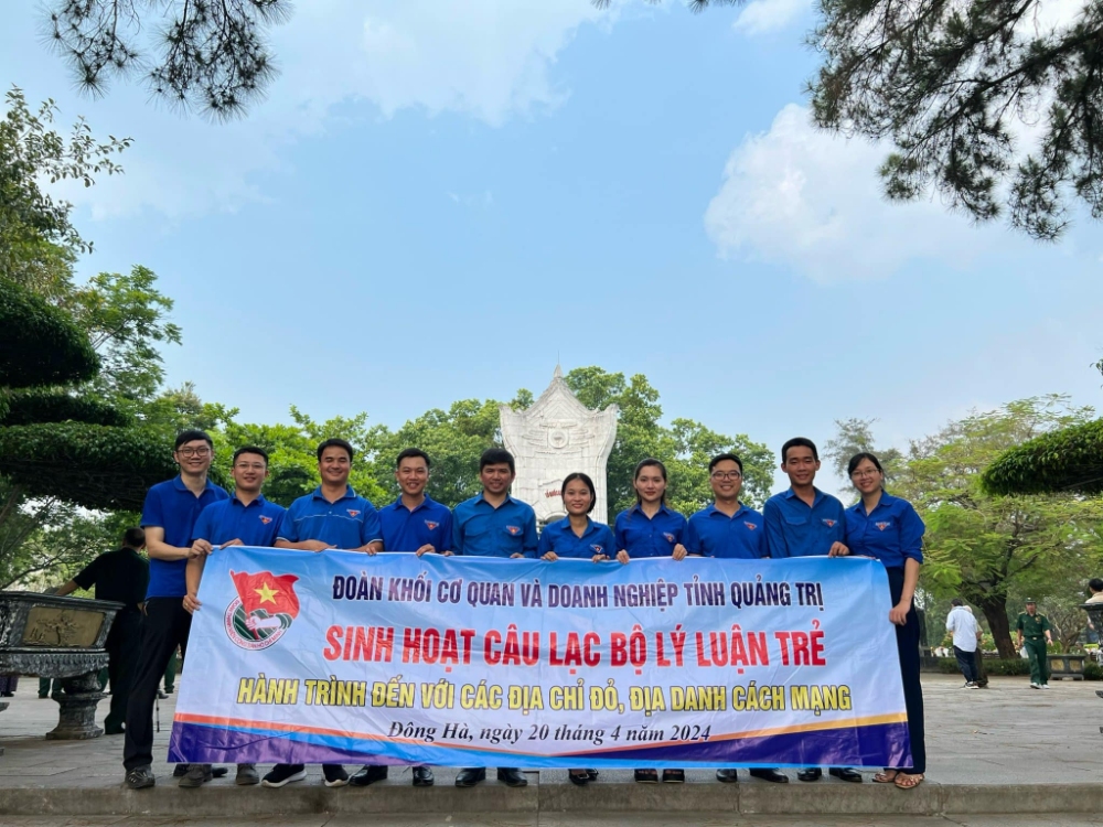 Câu lạc bộ Lý luận trẻ Khối cơ quan và doanh nghiệp tỉnh Quảng Trị tổ chức hành trình về nguồn, đến với các địa chỉ đỏ và sinh hoạt Câu lạc bộ lý luận trẻ năm 2024