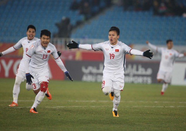 Niềm vui của Quang Hải (19) sau khi gỡ hòa 1-1 cho U-23 VN