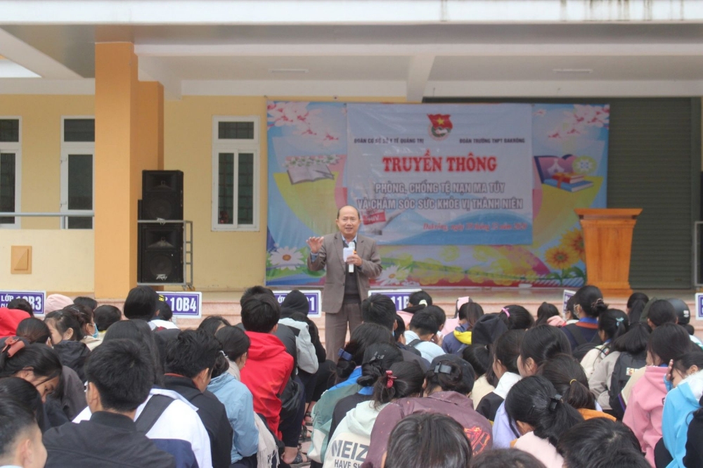 Đoàn cơ sở Sở Y tế tổ chức Truyền thông phòng chống tệ nạn ma túy và chăm sóc sức khỏe vị thanh niên cho đoàn viên thanh niên Trường THPT Đakrông