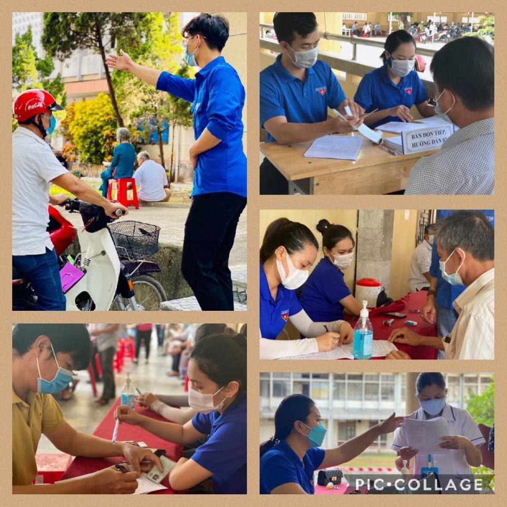 Tình nguyện viên Trường Cao đẳng Y tế tham gia trực chốt kiểm tra y tế tại địa bàn huyện Vĩnh Linh, huyện Hải Lăng