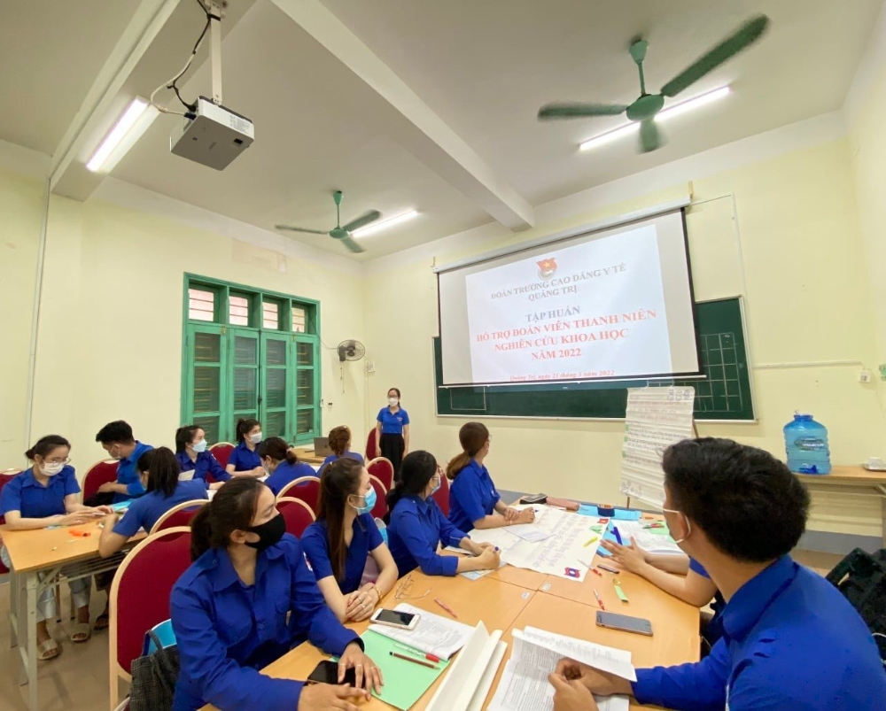 Đoàn Trường Cao đẳng Y tế Quảng Trị tập huấn hỗ trợ nghiên cứu khoa học cho đoàn viên thanh niên