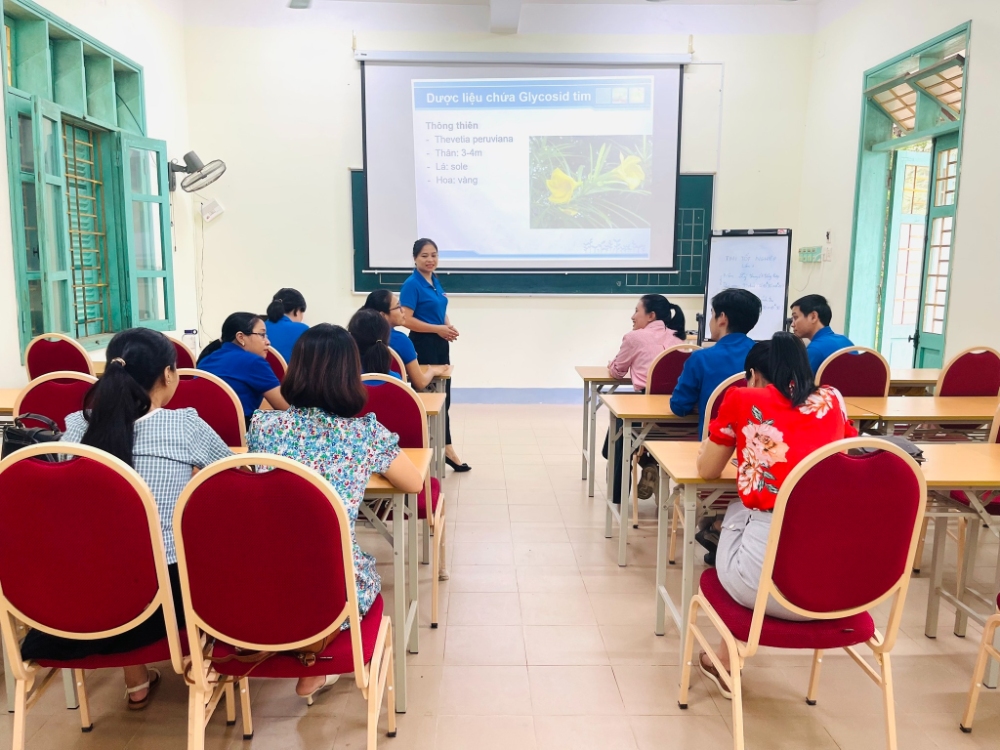 Đoàn Trường Cao đẳng Y tế Quảng Trị đã tổ chức buổi sinh hoạt chuyên đề: "Nâng cao nghiệp vụ giảng dạy cho giảng viên trẻ" và "Ứng dụng công nghệ thông tin trong giảng dạy"