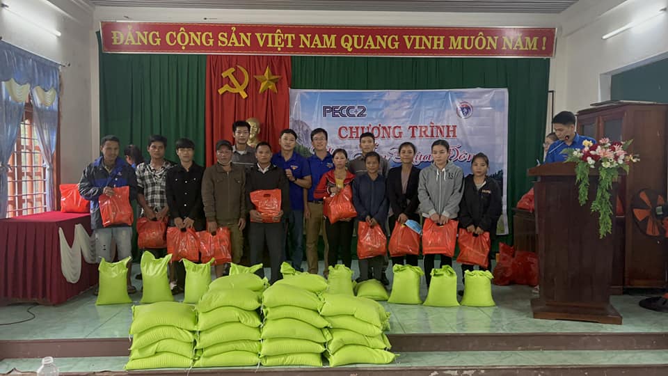 Đoàn cơ sở Sở Y tế Quảng Trị tổ chức chương trình “Hơi ấm mùa đông” năm 2022 cho 560 hộ dân có điều kiện khó khăn tại huyện Đakrông.