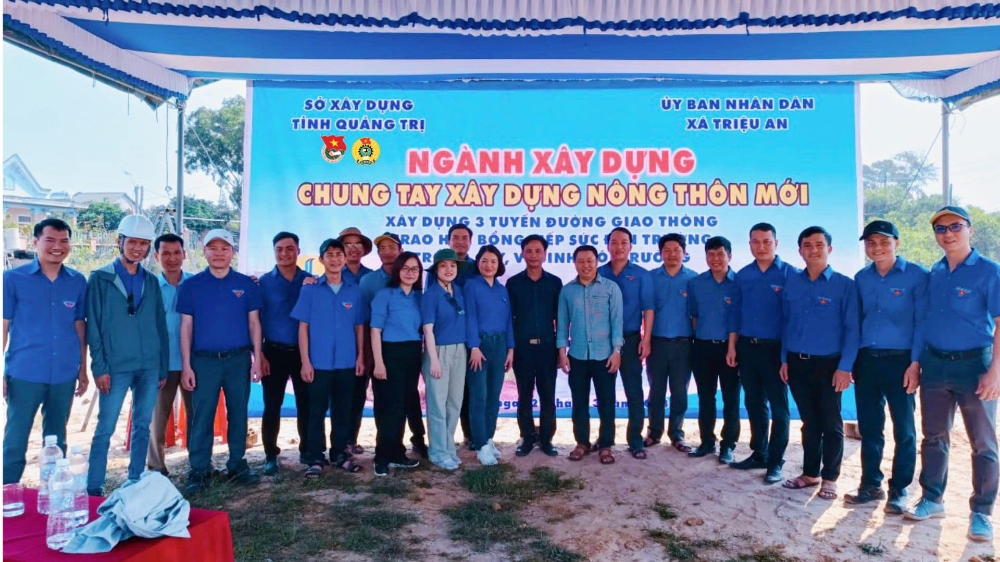 Chi đoàn Sở Xây dựng tổ chức Chung tay xây dựng nông thôn mới tại xã Triệu An, huyện Triệu Phong