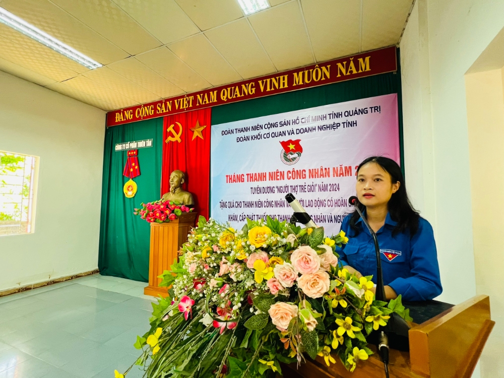 Đ/c Lê Thị Hồng Nhung - Phó Bí thư Đoàn Khối phát biểu tại chương trình