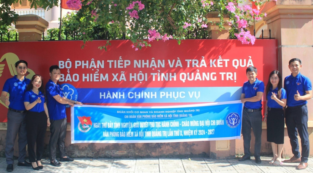 Ngày thứ bảy tình nguyện hỗ trợ hướng dẫn người dân thủ tục hành chính