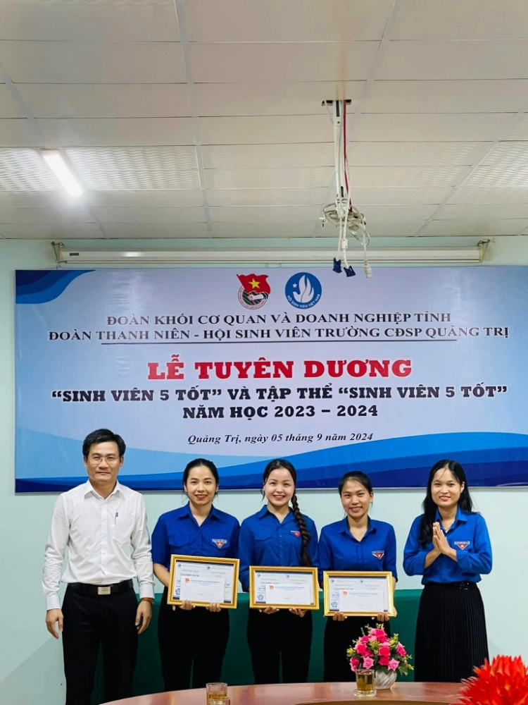 Đoàn Trường Cao đẳng Sư phạm Quảng Trị tổ chức Lễ tuyên dương “Sinh viên 5 tốt” và “Tập thể Sinh viên 5 tốt”